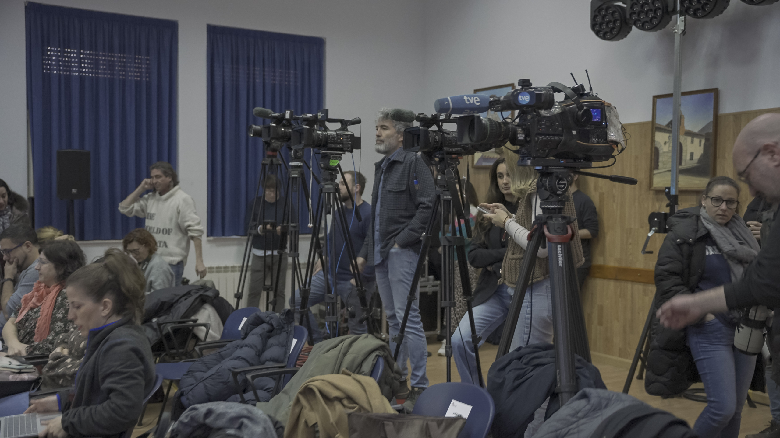 Evento liberación de dos linces ibéricos en Astrudillo, Palencia - El Retorno del Guardián, documental sobre la reintroducción del lince ibérico en Monegros sur (Aragon), Agencia de comunicación: Apache Comunicación