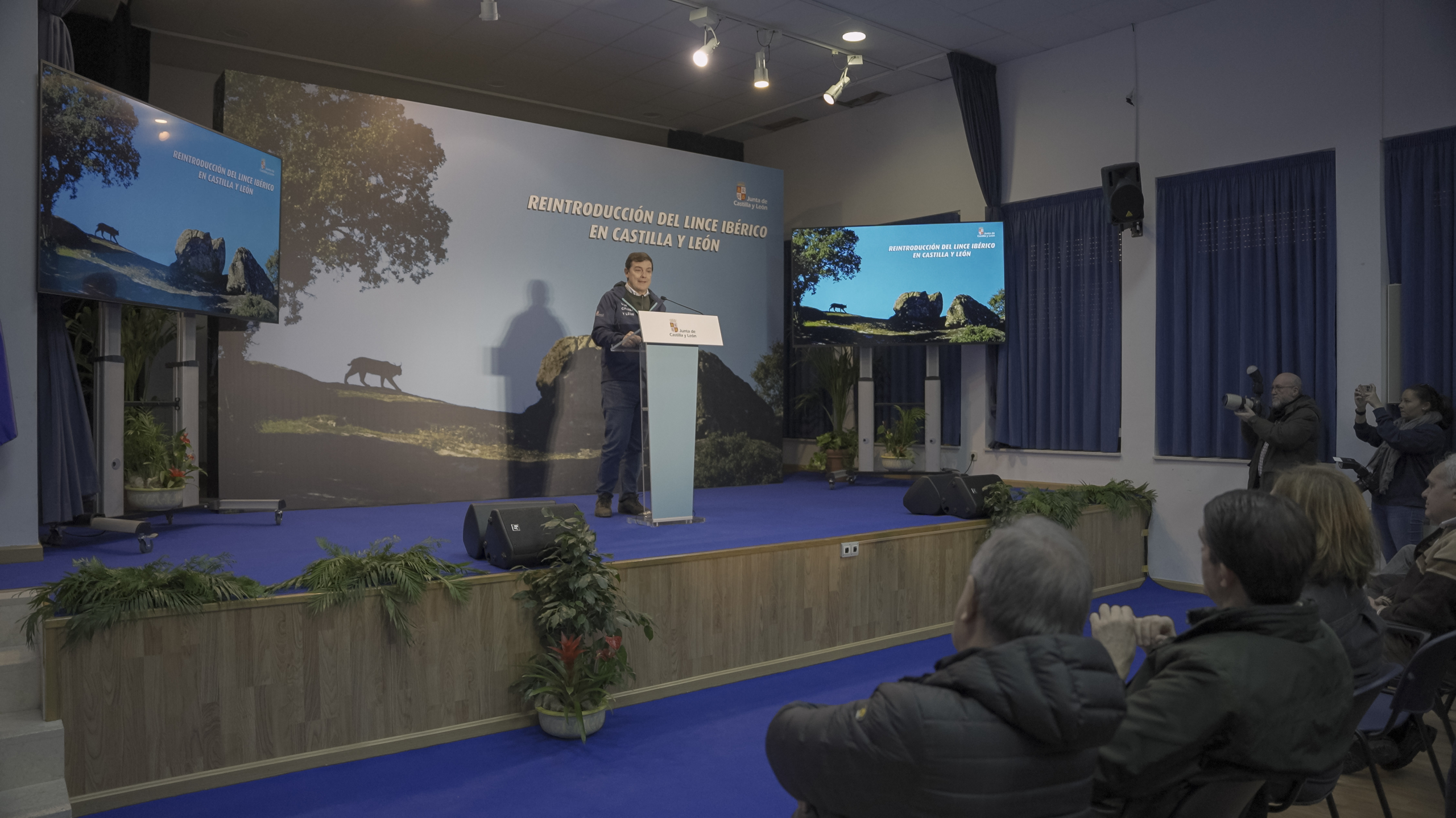 Politicos en el Evento liberación de dos linces ibéricos en Astrudillo, Palencia - El Retorno del Guardián, documental sobre la reintroducción del lince ibérico en Monegros sur (Aragon), Agencia de comunicación: Apache Comunicación